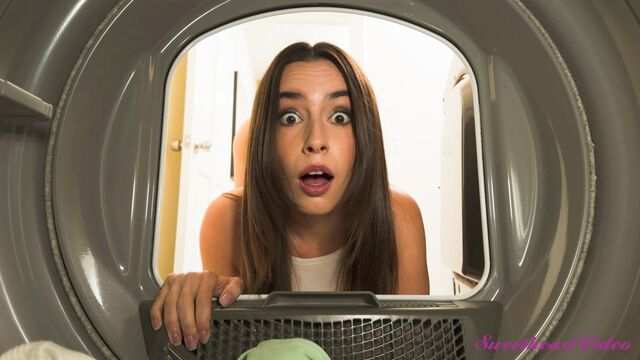 Светловолосая девица с большой жопой сделала отличный куни подружке...