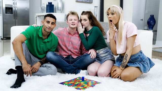 Две парочки решили объединиться чтобы вместе устроили групповой секс